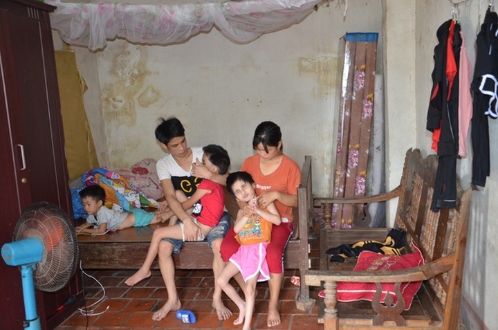 Cerebral palsy twins in need of help - 2 Cerebral palsy twins in need of help - 2