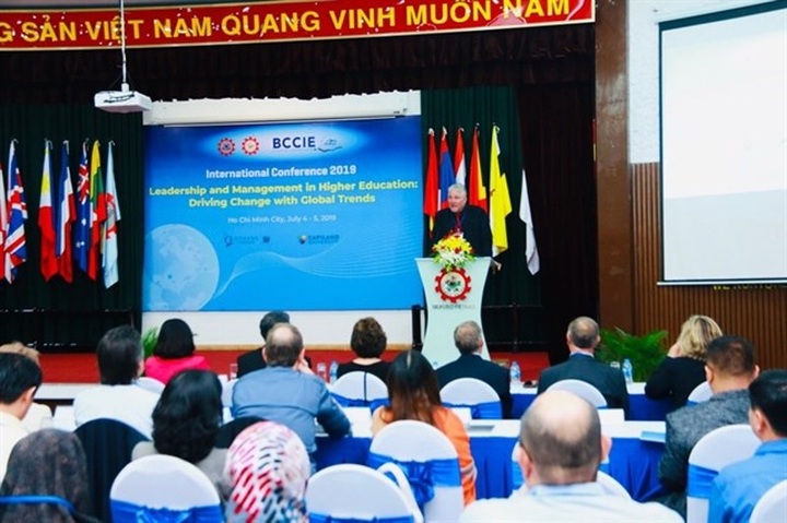 Educational leaders discuss higher education management models - 1