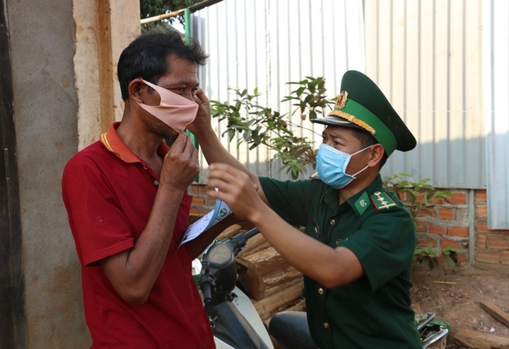 Dak Nong raises awareness about Covid-19 among ethnic groups - 2