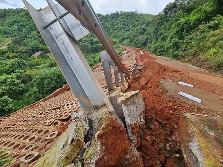 Road at UNESCO-recognised geopark face severe landslides - 2