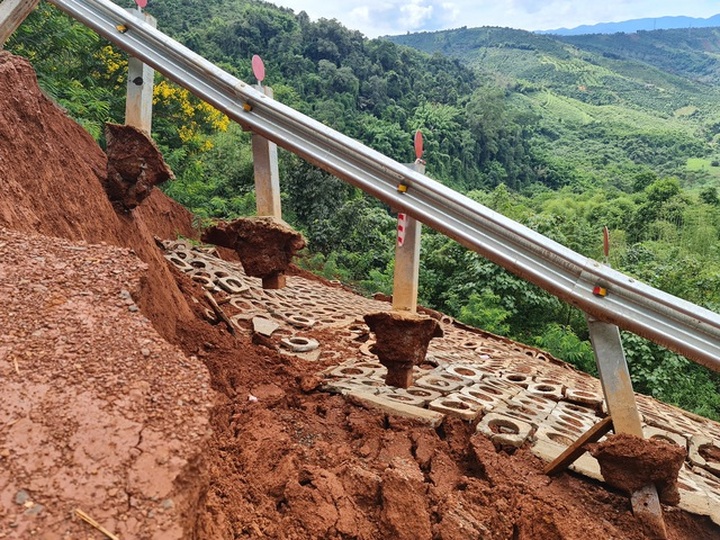 Road at UNESCO-recognised geopark face severe landslides - 3