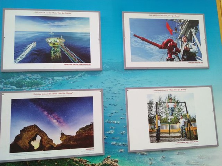 HCM City displays photos to mark Reunification Day - 3