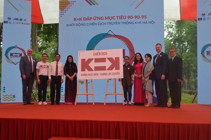 Hanoi centre to find more HIV patients with awards - 1