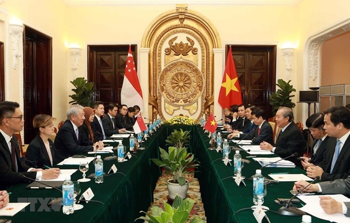 Vietnamese, Singaporean Deputy PMs hold talks - 1