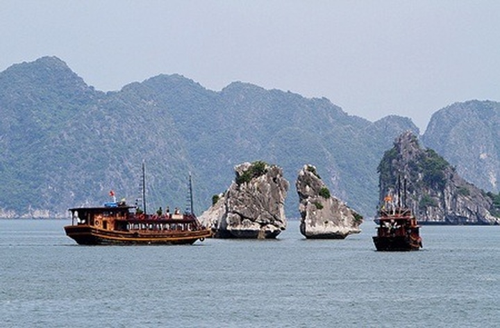 Foreign tourists to Ha Long outnumber domestic vísitors - 1 Foreign tourists to Ha Long outnumber domestic vísitors - 1