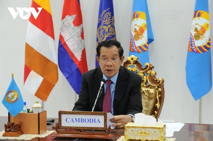 Cambodia donates medical supplies and cash in support of Vietnam's COVID-19 fight - 1