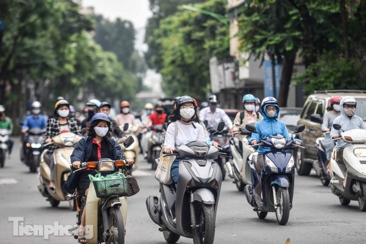 Hanoi shops start to reopen as social distancing period nears end - 1 Hanoi shops start to reopen as social distancing period nears end - 1