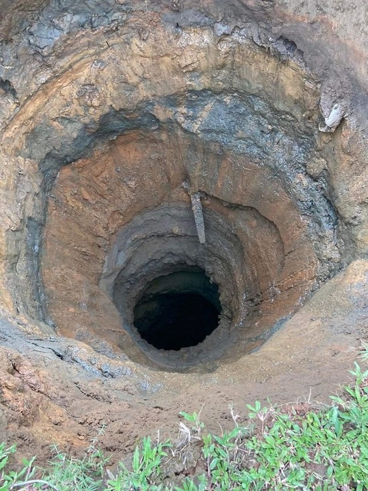 Huge sinkhole appears in Nghe An - 1