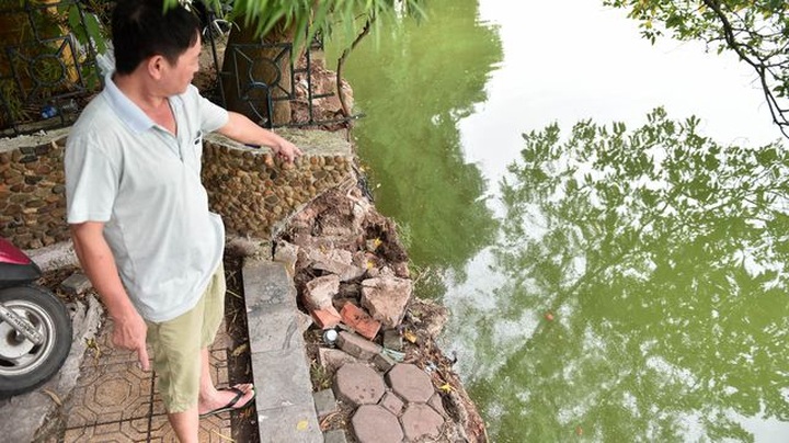 Hoan Kiem Lake erosion poses safety risks - 2