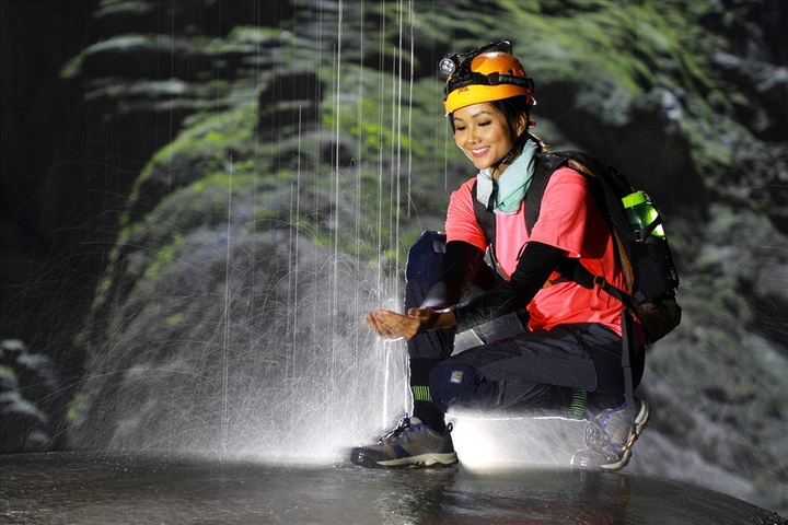 Miss Vietnam 2018 H'Hen Nie explores Son Doong Cave - 10