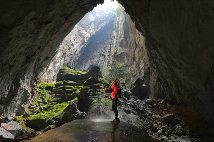 Miss Vietnam 2018 H'Hen Nie explores Son Doong Cave - 11