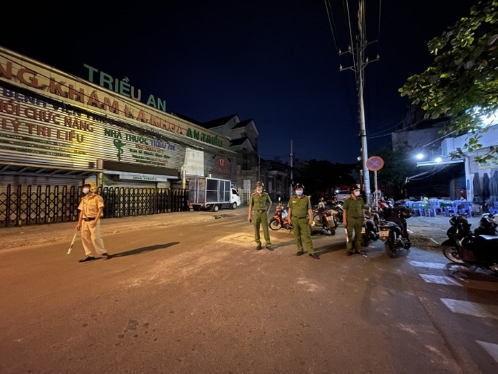 Eight people die in Ho Chi Minh City house fire - 3