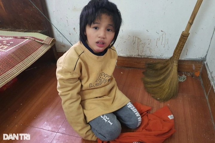 Ailing Hanoi family in desperate need of support - 2