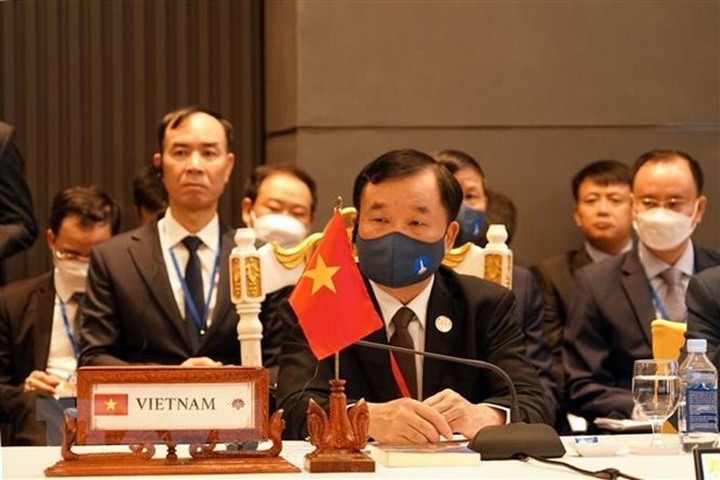 Vietnam stresses importance of maritime and aviation security in East Sea at ADSOM+ - 1