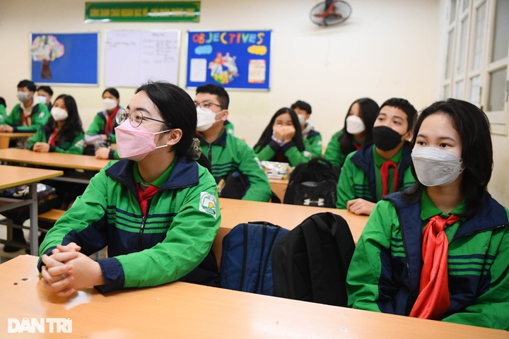 Hanoi students return to school after online study exile - 8 Hanoi students return to school after online study exile - 8