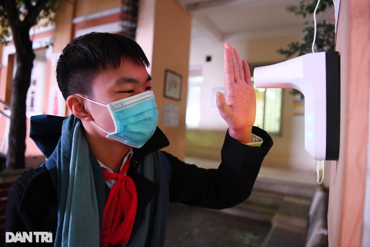 Hanoi students return to school after online study exile - 5 Hanoi students return to school after online study exile - 5