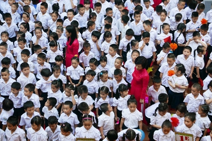 Hanoi proposes building classrooms underground at overcrowded schools - 1