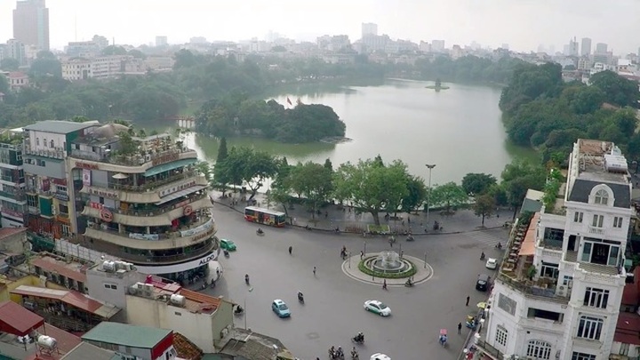 Hanoi considers Hoan Kiem Lake vehicle ban - 1