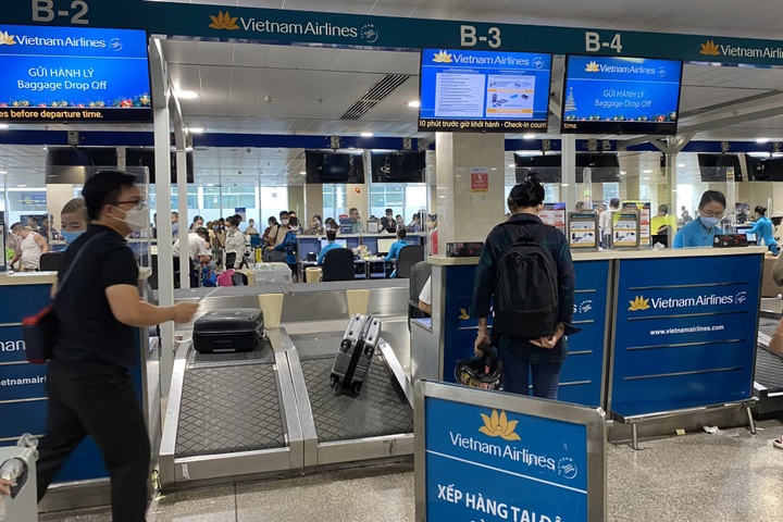 Tan Son Nhat airport jammed ahead of Tet - 2