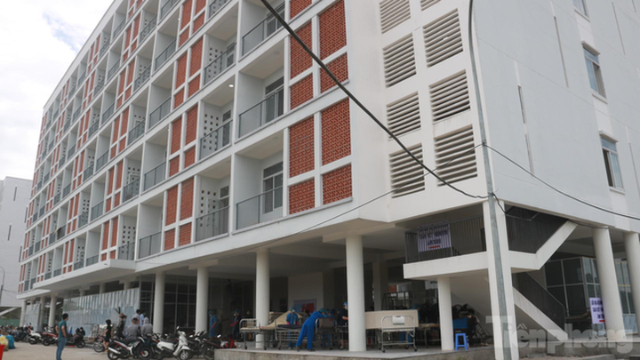 Danang dormitory turned into Covid-19 field hospital - 2