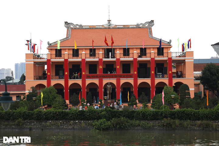 HCMC streets decorated for National Day celebration - 11