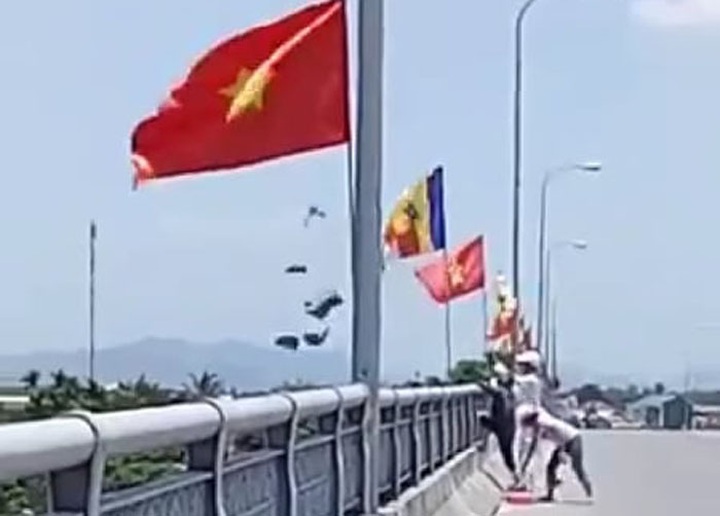 Votive papers dumped in Huong River - 1
