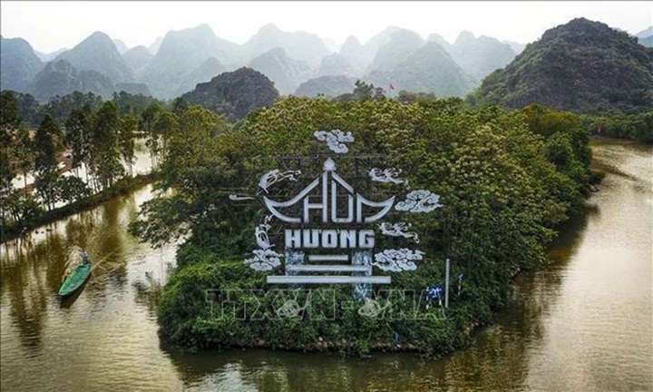 Hanoi allows re-opening of Huong Pagoda on February 16 - 1