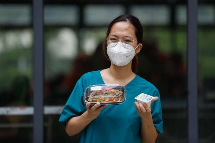 Dantri subsidises meals for doctors in Ho Chi Minh City - 2
