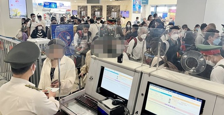 Passenger banned from flying for using fake papers - 1 Passenger banned from flying for using fake papers - 1