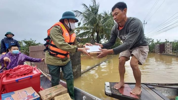 Hundreds of charity groups support Quang Binh flood victims - 4 Hundreds of charity groups support Quang Binh flood victims - 4