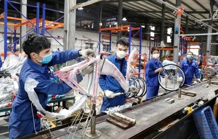IMF projects Vietnam’s growth at nearly 6% this year - 1