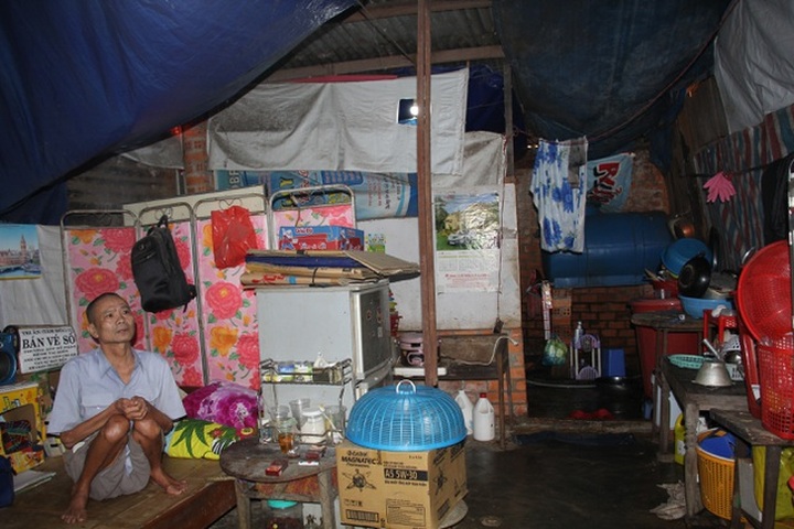 Dak Lak man dreams of electric wheelchair - 1