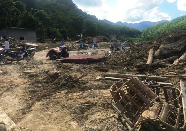 Dantri supports flood victims in Thanh Hoa - 1 Dantri supports flood victims in Thanh Hoa - 1