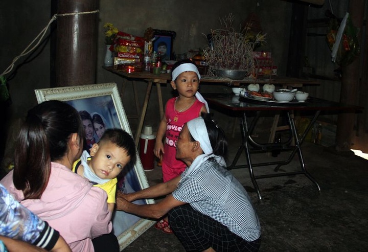 Two small orphans in Ha Tinh in desperate of support - 1