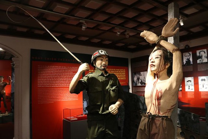 Hanoi exhibition highlights revolutionary prisoners - 8 Hanoi exhibition highlights revolutionary prisoners - 8