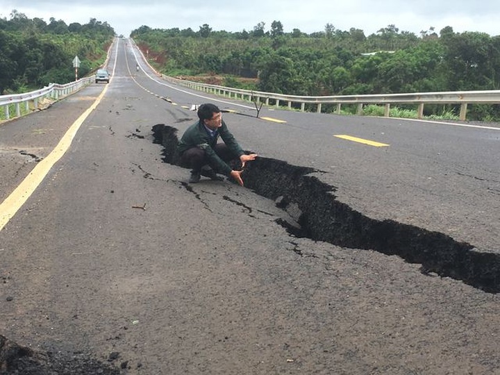 Expensive road cracks under construction - 1