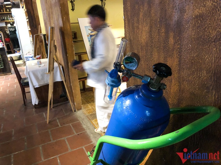 Exhibition looks back at anti-Covid-19 activity in HCM City - 9