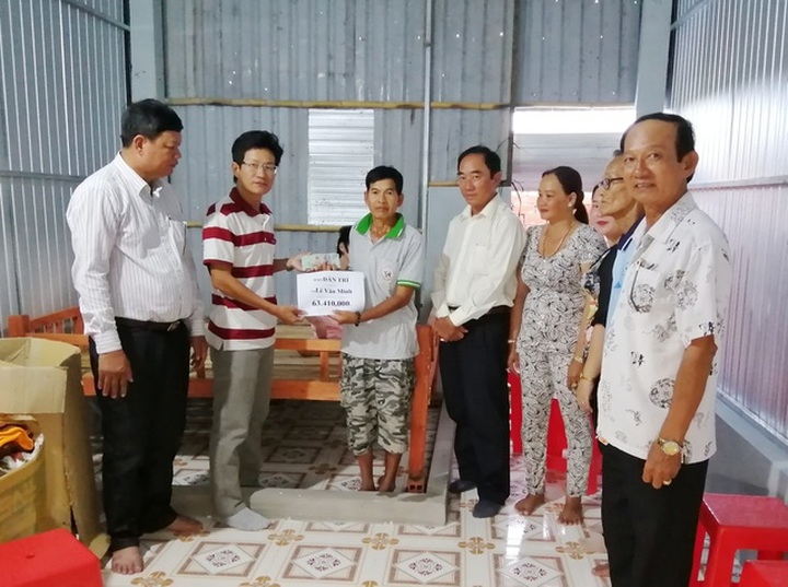 Readers help build house for ailing man and son - 1