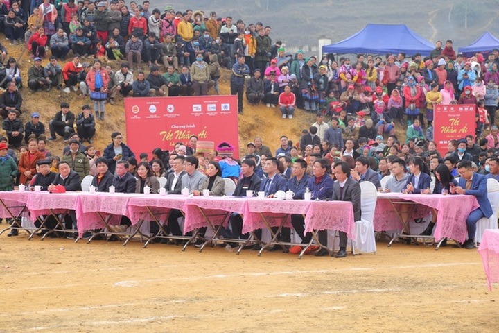 Tet Charity Programme brings warmth to ethnic groups - 2 Tet Charity Programme brings warmth to ethnic groups - 2