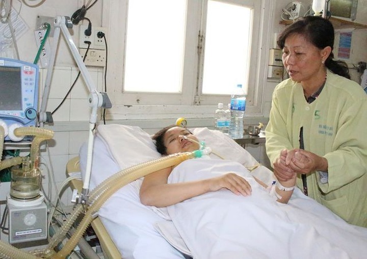 Ill young woman faces dead end - 1