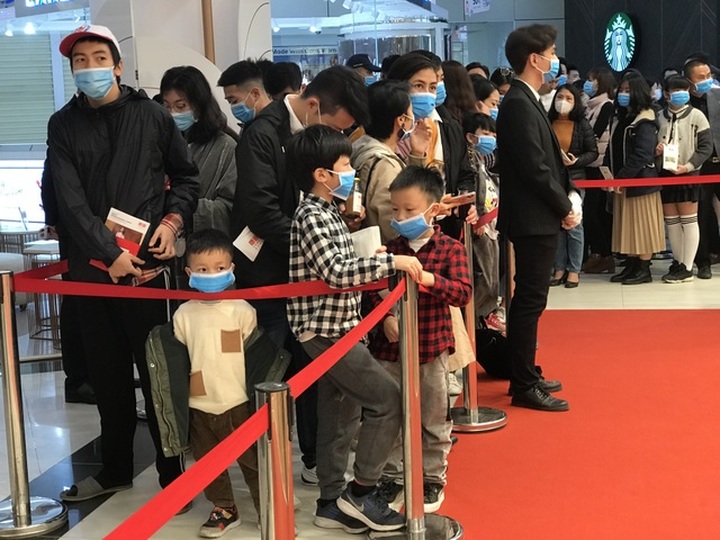 Uniqlo opens first store in Hanoi - 3