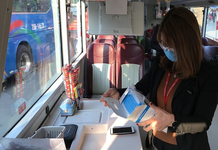 Hanoi bus passengers offered masks amid Coronavirus outbreak - 5 Hanoi bus passengers offered masks amid Coronavirus outbreak - 5