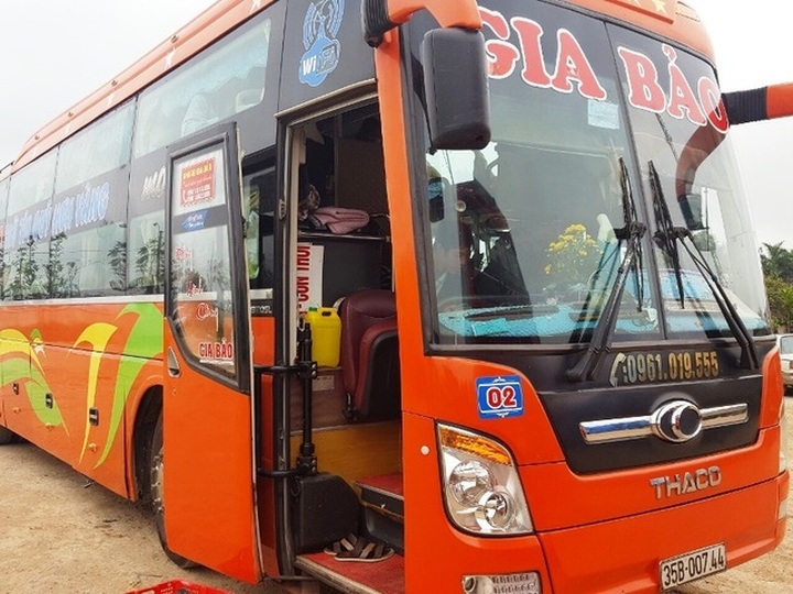 Overloaded buses rampant after Tet - 2 Overloaded buses rampant after Tet - 2