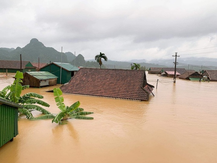 Flood waters submerge villages in central region - 1 Flood waters submerge villages in central region - 1