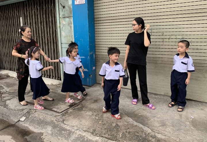 Vietnam’s first quintuplets become first-graders - 3