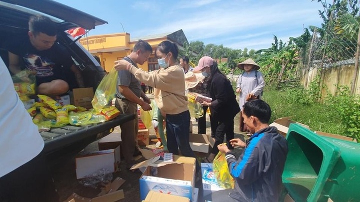 Hundreds of charity groups support Quang Binh flood victims - 2 Hundreds of charity groups support Quang Binh flood victims - 2