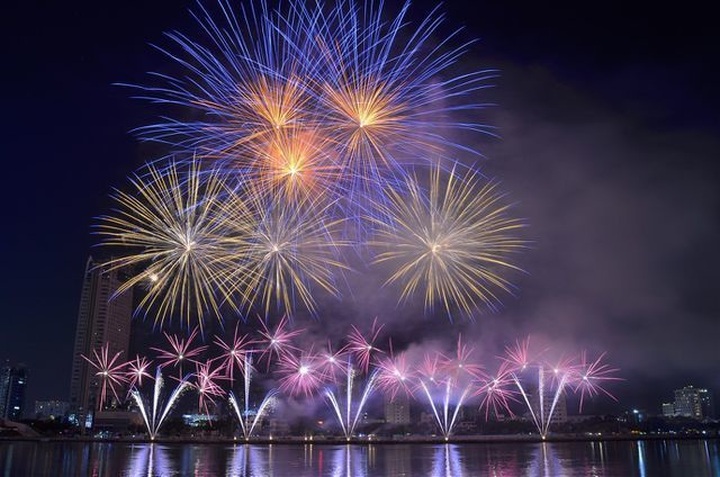 Danang cancels international fireworks festival for Covid-19 prevention - 1 Danang cancels international fireworks festival for Covid-19 prevention - 1