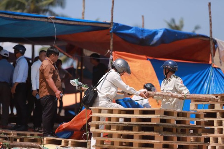 Unlicensed tourism services in Danang tackled - 2