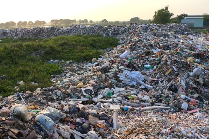 Unlicensed landfill plagues Hanoians - 1 Unlicensed landfill plagues Hanoians - 1