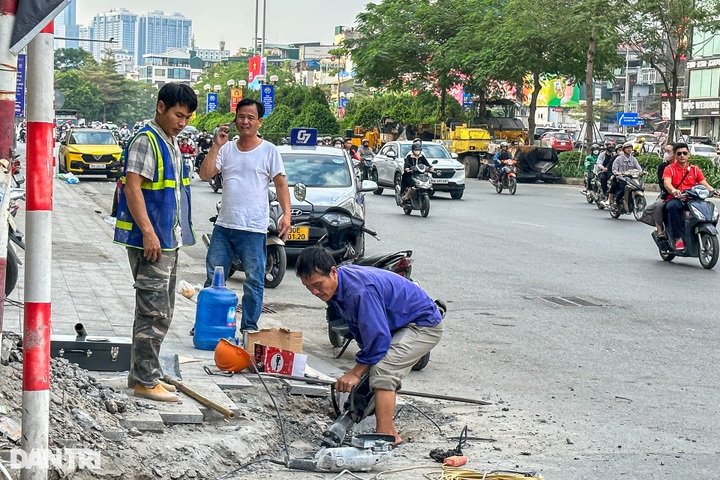 Repeated pavement repair plagues Hanoi residents - 4 Repeated pavement repair plagues Hanoi residents - 4